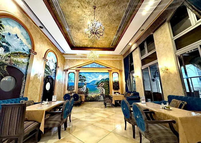 Queens Suite Hotel