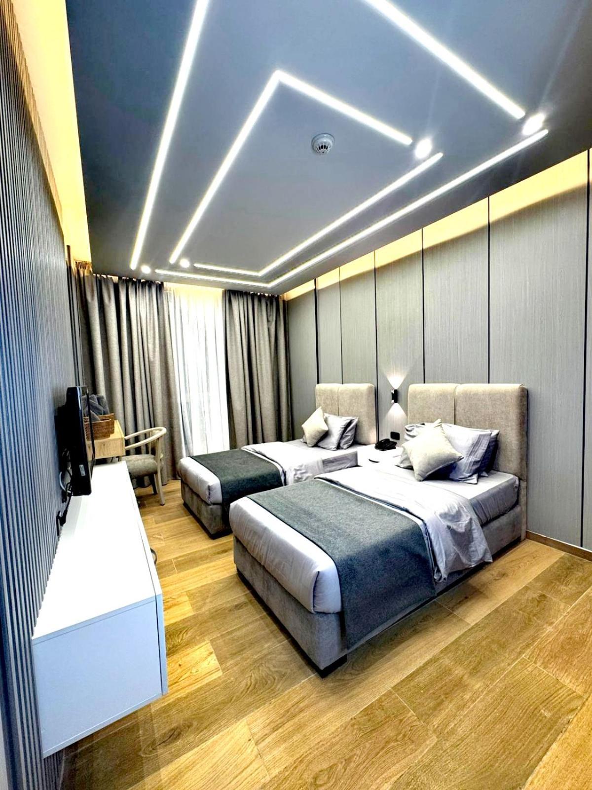 Hotel Queens