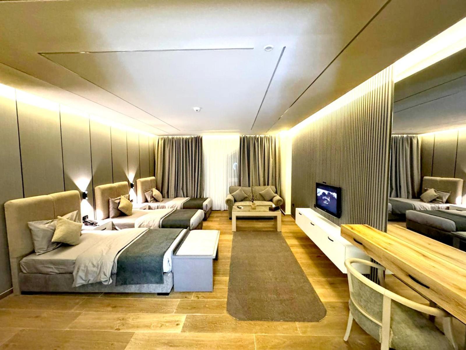 Hotel Queens