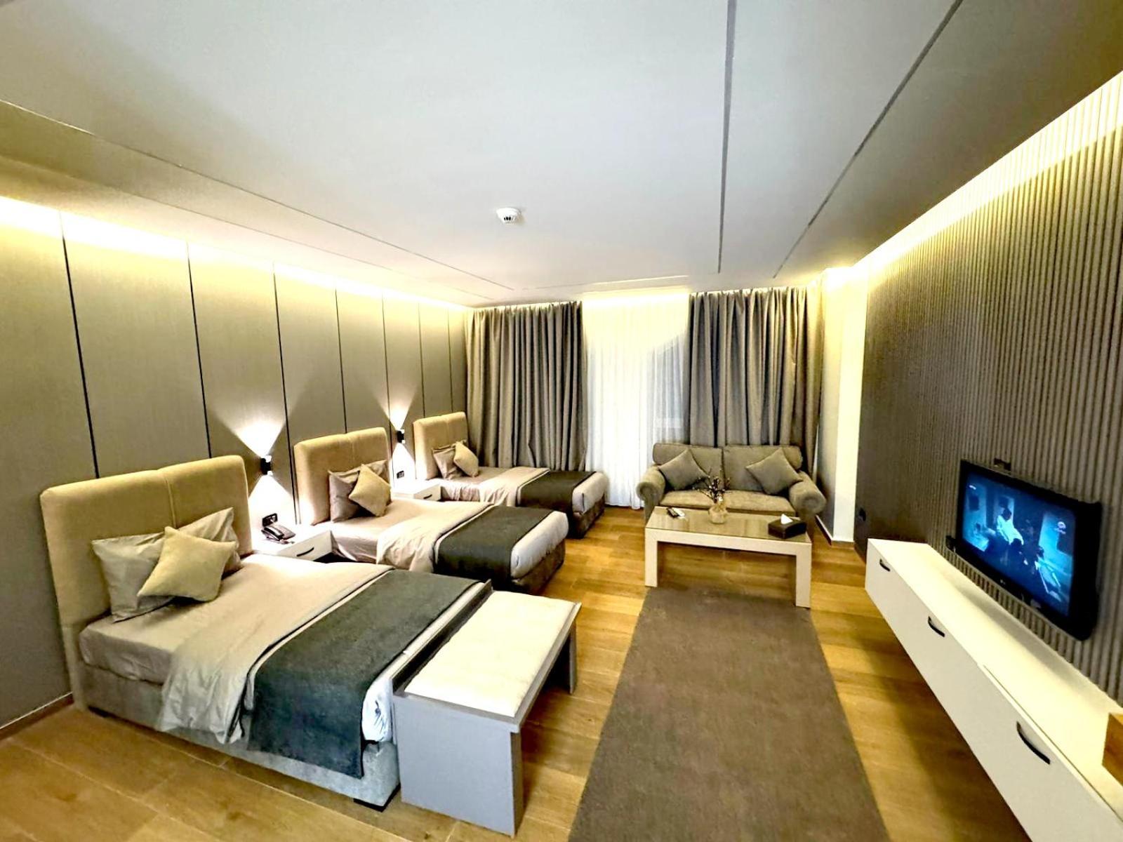 Queens 4*